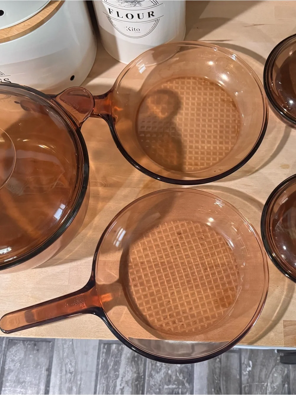 Heat-Resistant Amber Glass Saucepan with Lid - Sleek Transparent Cookware